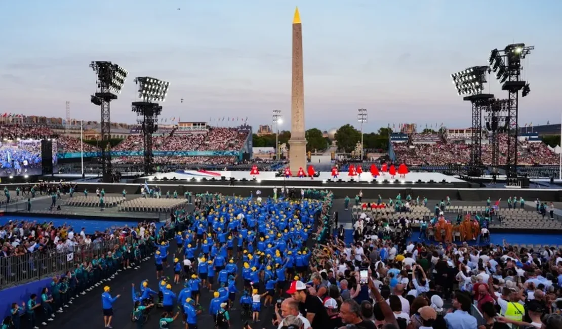 Abertura na Champs-Élysées marca o início dos Jogos Paralímpicos de Paris 2024