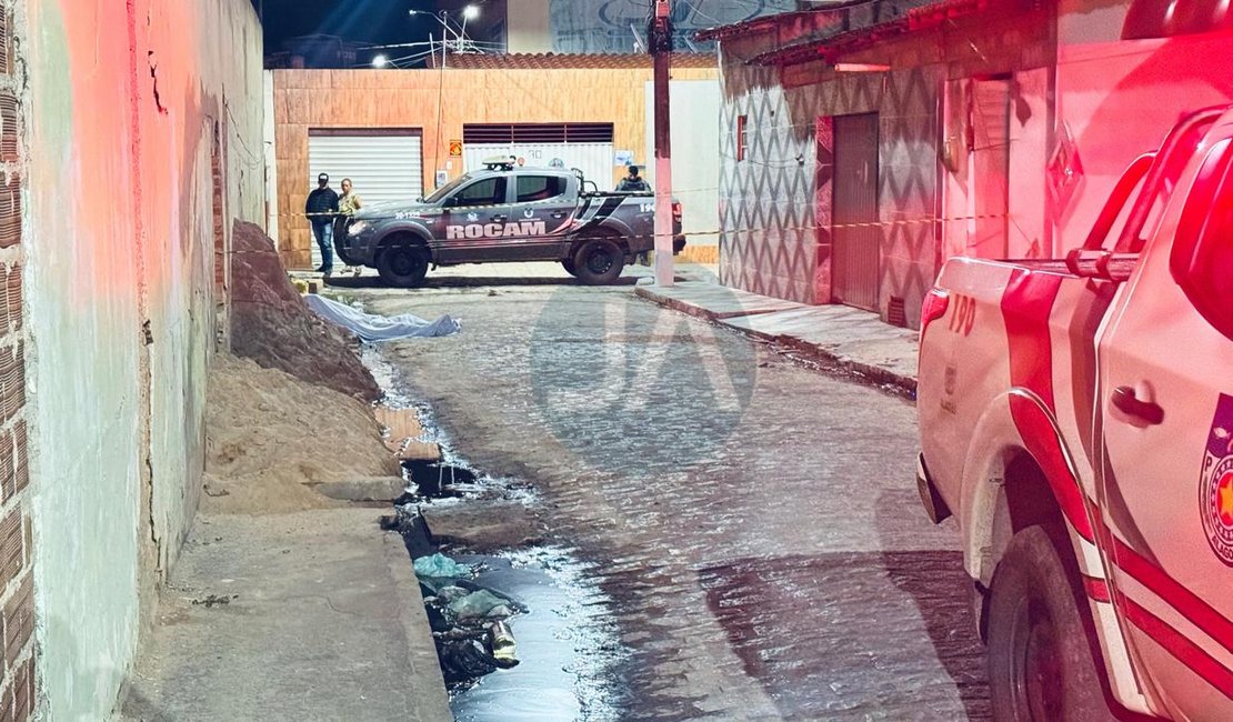 Homem é morto a tiros e outros dois ficam feridos no bairro Jardim Esperança, em Arapiraca