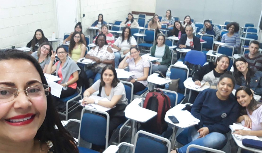 Amor à educação e solidariedade marcam trajetória de professora baiana