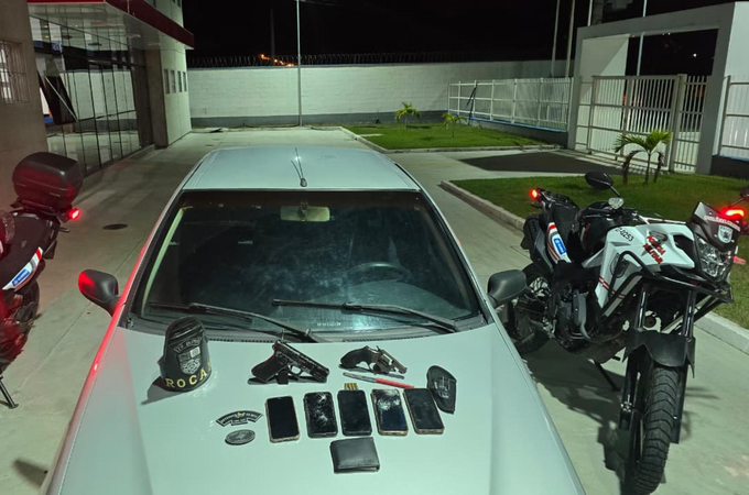 PM apreende arma de fogo em Santana do Ipanema e cumpre mandado de prisão em Penedo