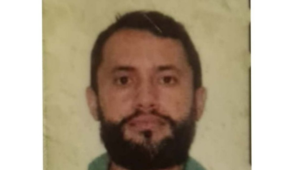 Motorista por aplicativo aceita corrida e é assassinado a facadas por casal; vítima foi jogada em mata
