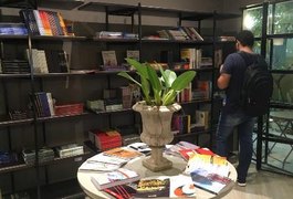 Uneal inaugura em Arapiraca livraria aberta à população