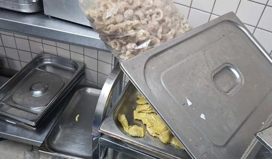 Responsável de camarote da Sapucaí no Rio é presa por guardar alimentos no banheiro