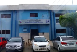 Homem que tentou matar ex-companheira a facadas na frente da família dela em Penedo é preso em flagrante