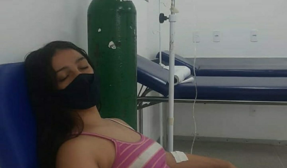 Mãe de jovem que está sofrendo com paralisia pelo corpo afirma que ainda não recebeu ajuda da Sesau