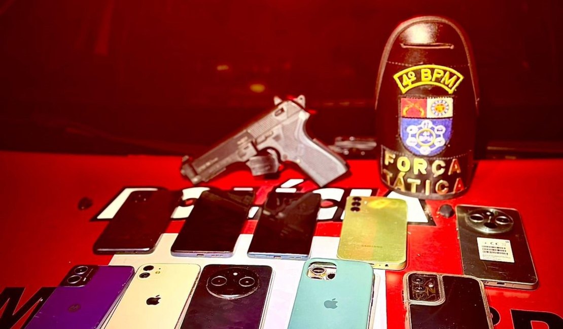PM descobre depósito de drogas em casa abandonada e prende três suspeitos