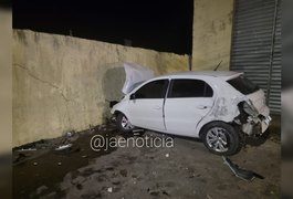 Motorista sai da pista no Trevo da Igrejinha e colide contra muro às margens da estrada