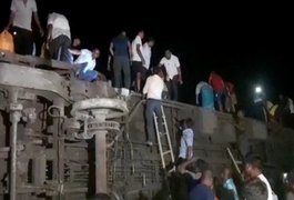 Trem descarrila na Índia e deixa 207 mortos