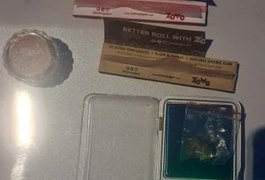 Jovem é flagrado com maconha durante patrulhamento da Cavalaria em Arapiraca