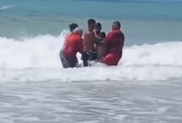 Pai morre ao tentar salvar filho de afogamento na Praia da Lagoa do Pau, em Coruripe