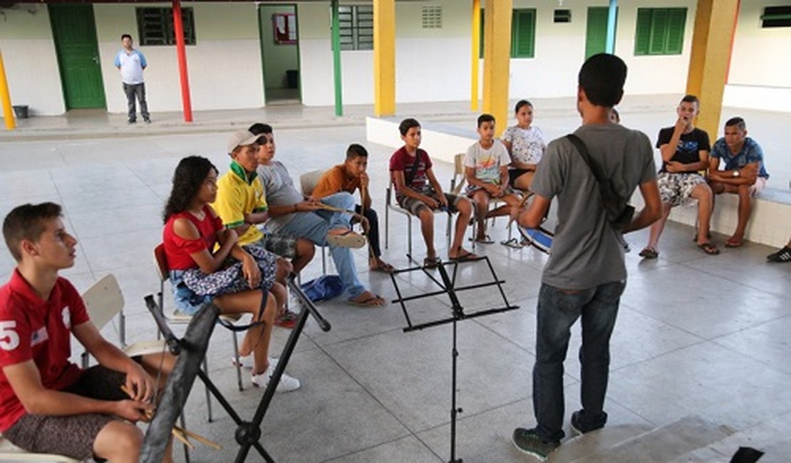 Prefeitura promove junto com o Sesc curso gratuito de música para alunos do município