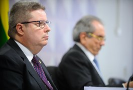 Terminada a fase de discussão, relatório de Anastasia vai a votação nesta quinta
