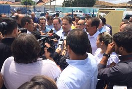 Governador e vice chegam em Arapiraca para a entrega  das escolas e quadras poliesportivas