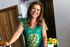 Professora que sonhava se vacinar para voltar à sala de aula morre de Covid