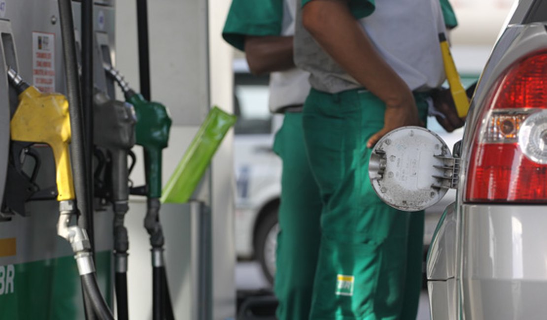 Frentista mata jovem em protesto contra preço da gasolina no DF