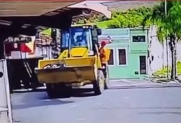 Trabalhador fica ferido após colisão entre trem da CBTU e retroescavadeira em Rio Largo