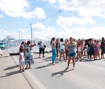 Vídeo. Populares interditam rodovia e pedem finalização de obra em UBS no Residencial Nossa Senhora Aparecida