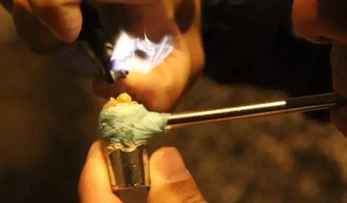 Homem é flagrado com faca e cachimbo para uso de crack durante patrulhamento em Arapiraca