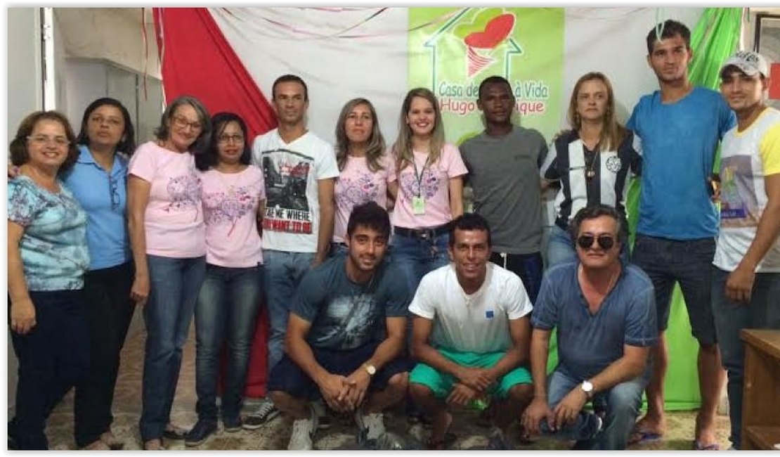 Jogadores do ASA levam alegria a pacientes com câncer em Arapiraca