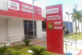 Jovem suspeito de matar e roubar cabeleireiro dentro de salão é preso, em Alagoas