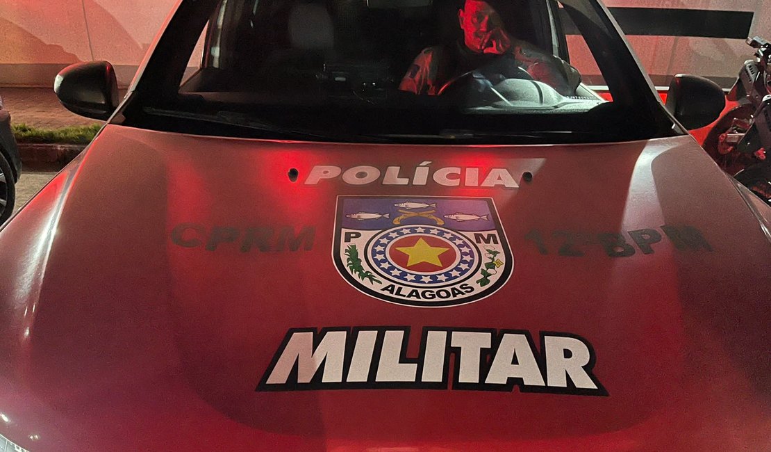 Idoso de 70 anos é preso por violência doméstica após agredir esposa e provocar confusão, em Maceió