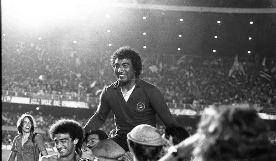 Aos 75 anos, morre Tobias, goleiro histórico do Corinthians