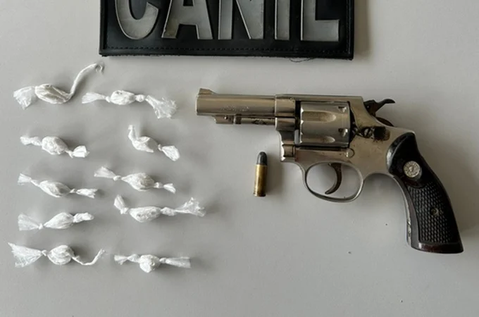 Canil do 3º BPM apreende arma e cocaína em Arapiraca; homem foi preso em flagrante