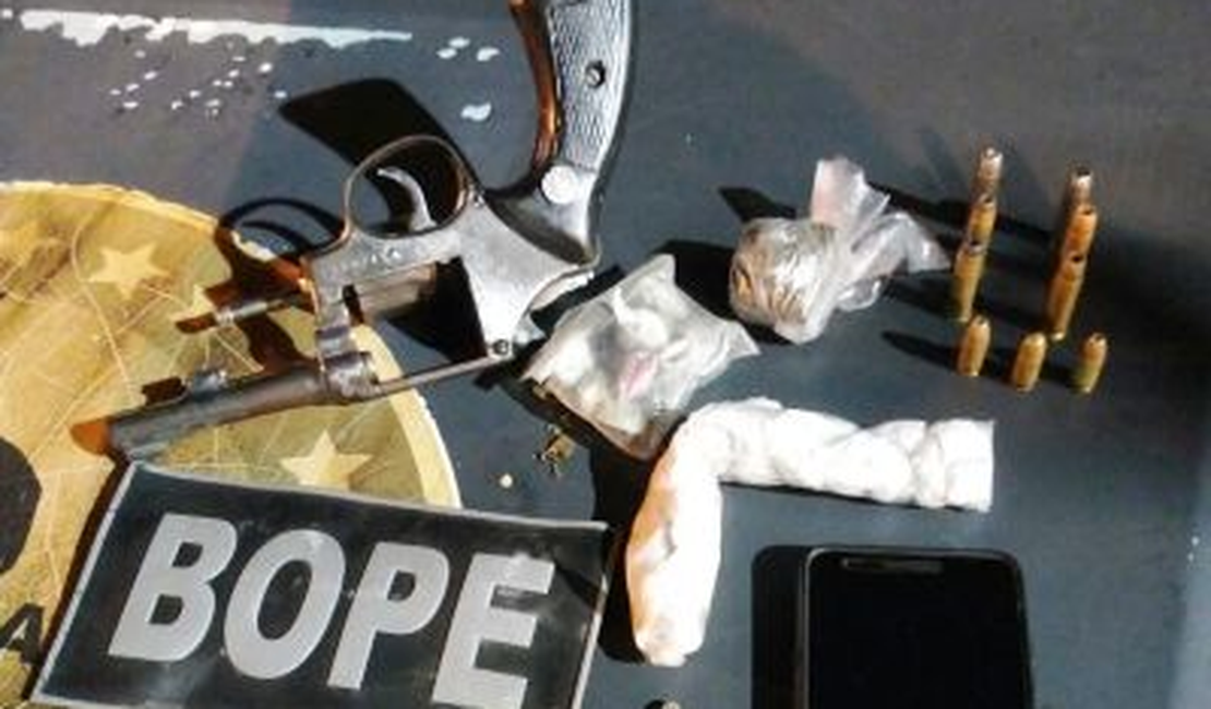 Adolescentes são apreendidos pelo Bope com drogas e armas