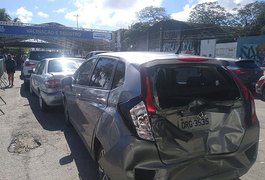 Acidente envolvendo 4 veículos é registrado no Drive Thru em Maceió