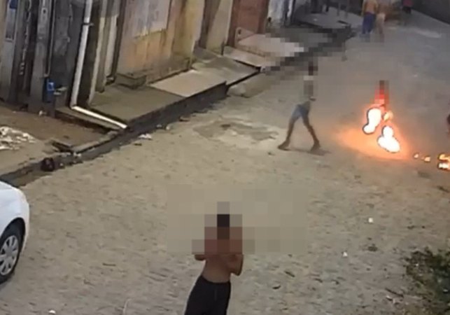 VÍDEO: Menino fica com pernas em chamas em acidente com fogos de artifício, em AL; criança sofreu queimaduras de 3° grau