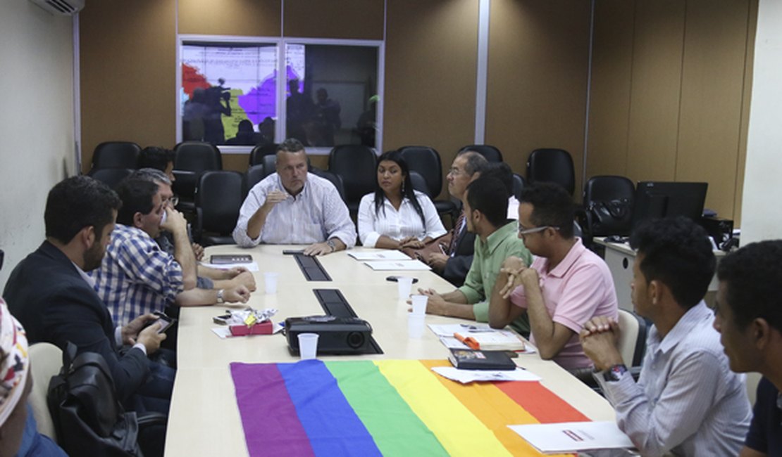 Grupo Gay de Alagoas acredita que orientação sexual motivou assassinato de dois jovens em Maceió