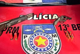 13° Batalhão prende dois homens por porte ilegal de arma na Grota do Macaco