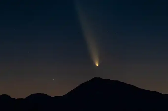 'Cometa do século' atinge aproximação máxima e estará visível do Brasil