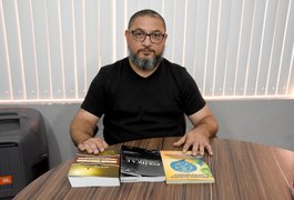 Policial penal que atua em AL vira referência em análise da educação prisional