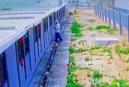 Funcionário de empresa é flagrado entregando celulares para detentos em presídio de Maceió