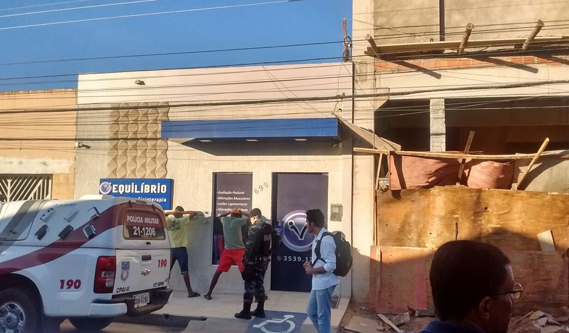 Dupla é detida em flagrante após assalto no bairro Capiatã, em Arapiraca