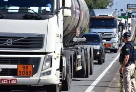 PRF apreende 25 mil tijolos sem nota fiscal, em São Sebastião