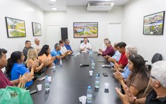 Prefeito Luciano Barbosa assina convênios com Unamaa e anuncia R$ 1,5 milhão para aquisição de alimentos a famílias de baixa renda