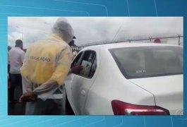 Decisão impede que motoristas da Uber sejam multados, em AL
