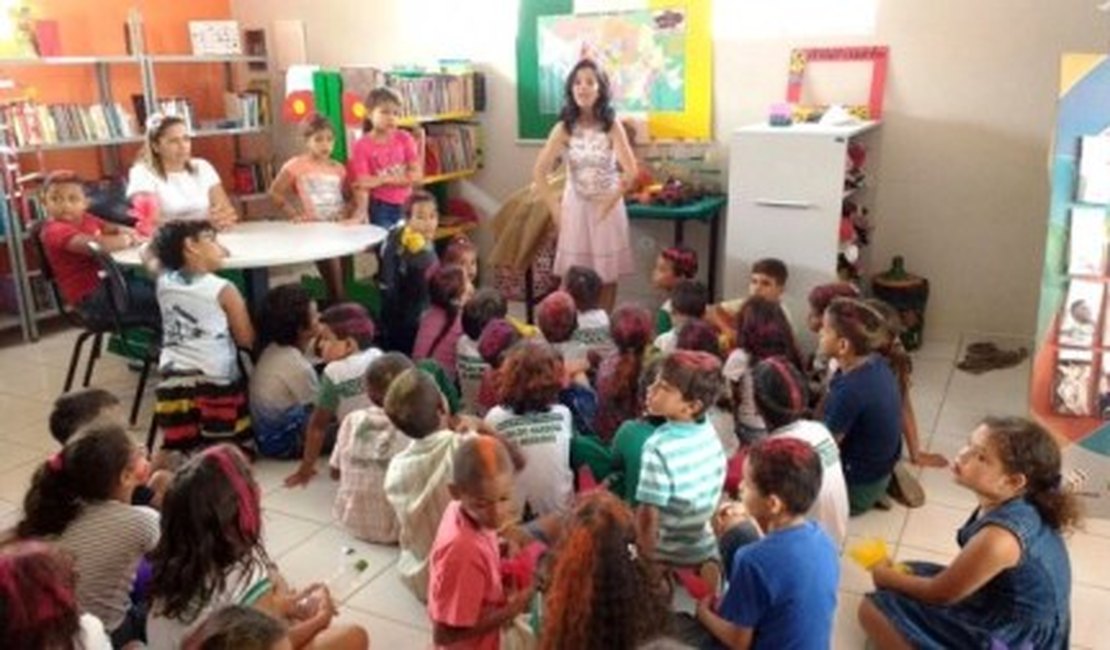 Crianças redescobrem brincadeiras tradicionais na Biblioteca Arapiraquinha