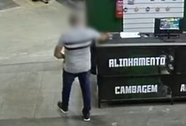 Homem é flagrado furtando celular em loja no Centro de Arapiraca