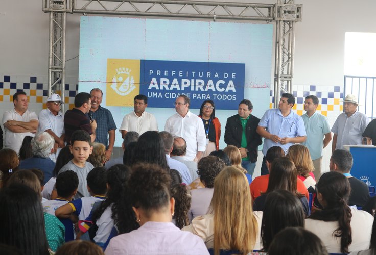 VÍDEO. Luciano Barbosa entrega escola revitalizada e moderna na Vila Fernandes