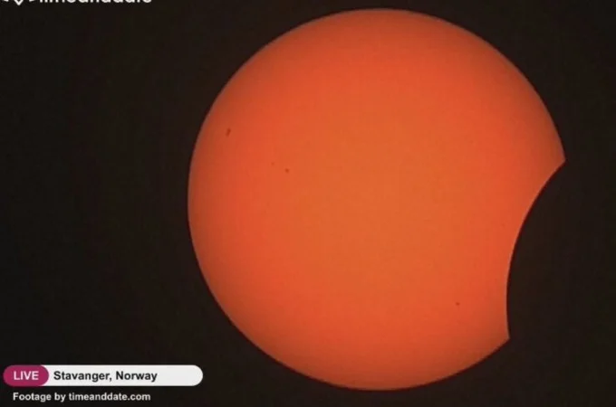 Começa eclipse solar total; acompanhe ao vivo