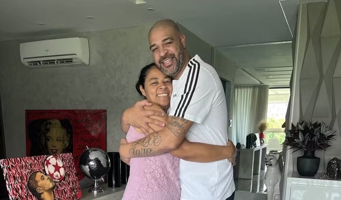 Mãe de Adriano Imperador cai em golpe de número falso