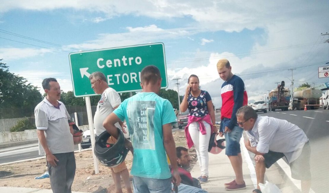 Motociclista fica ferido após perder controle e cair de moto em trecho da duplicação da AL-110