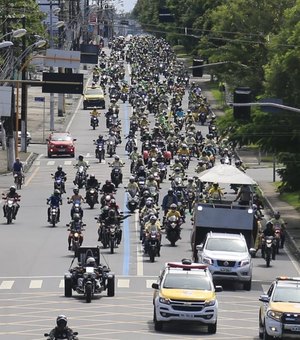 Vídeo. Sem a presença de Bolsonaro, centenas participam de motociata em Maceió
