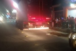 Homem embriagado cai na estrada e é atropelado por caminhão em Palmeira dos Índios