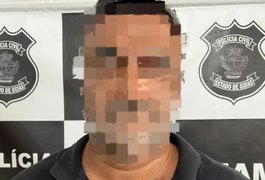 Dono de supermercado que apalpava seios e bumbuns de funcionárias é preso por importunação sexual