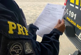 Ação policial prende foragido da Justiça viajando em ônibus no Agreste alagoano