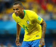 Lateral direito, Danilo se lesiona em treino e está fora da Copa do Mundo